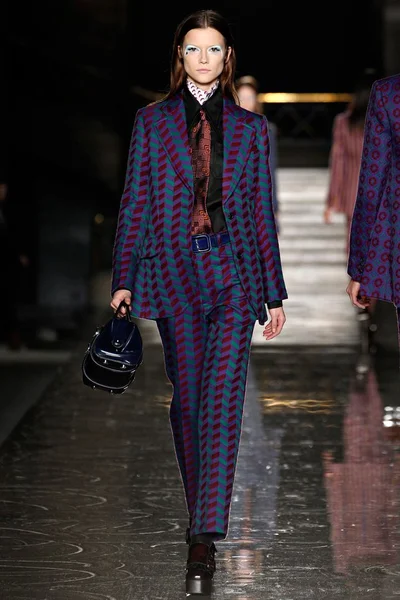 Look 9